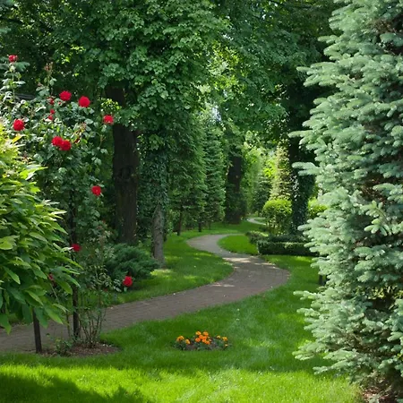 Grand Garden